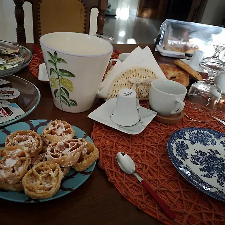 Gianmaria Oda ve Kahvaltı Tricarico